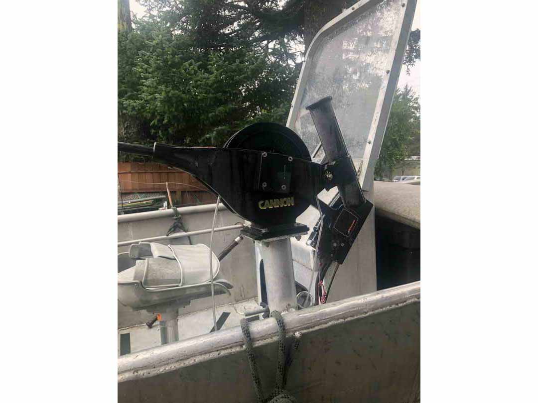 Sport Fishing Center Console Skiff image 4