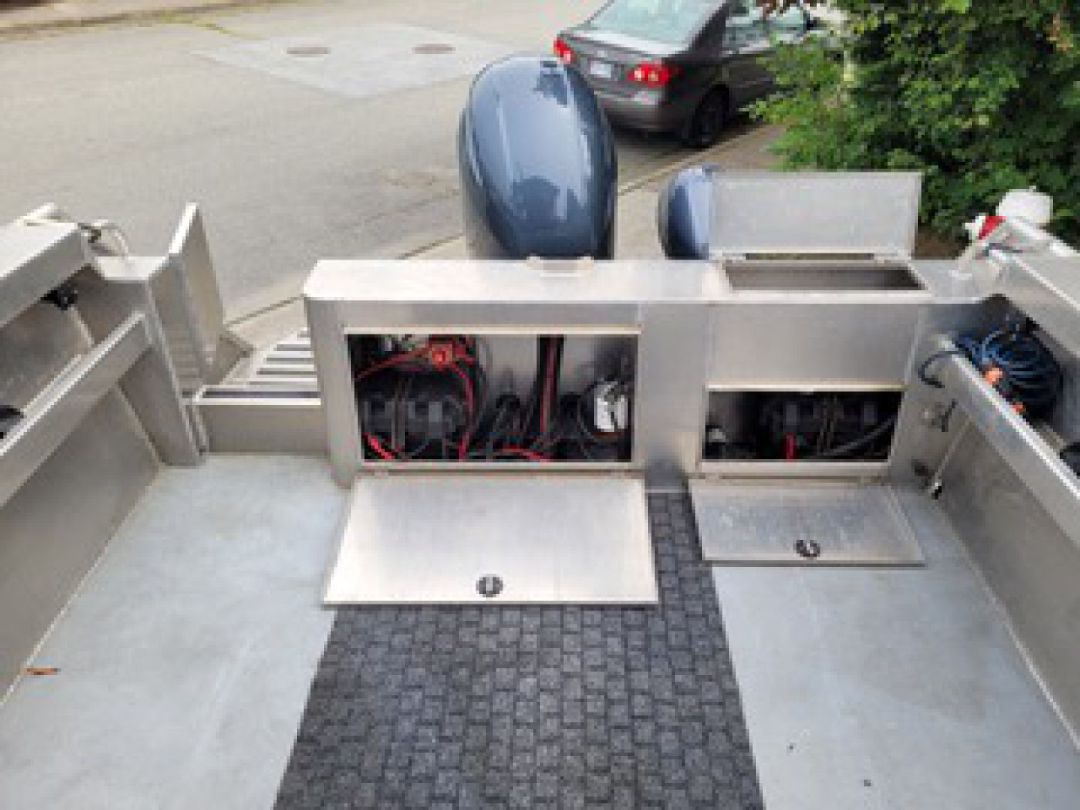 Aluminum Center Consul image 3