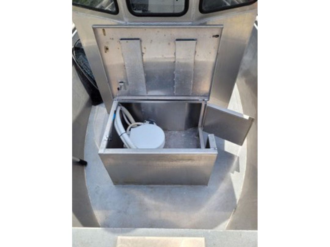 Aluminum Center Consul image 6