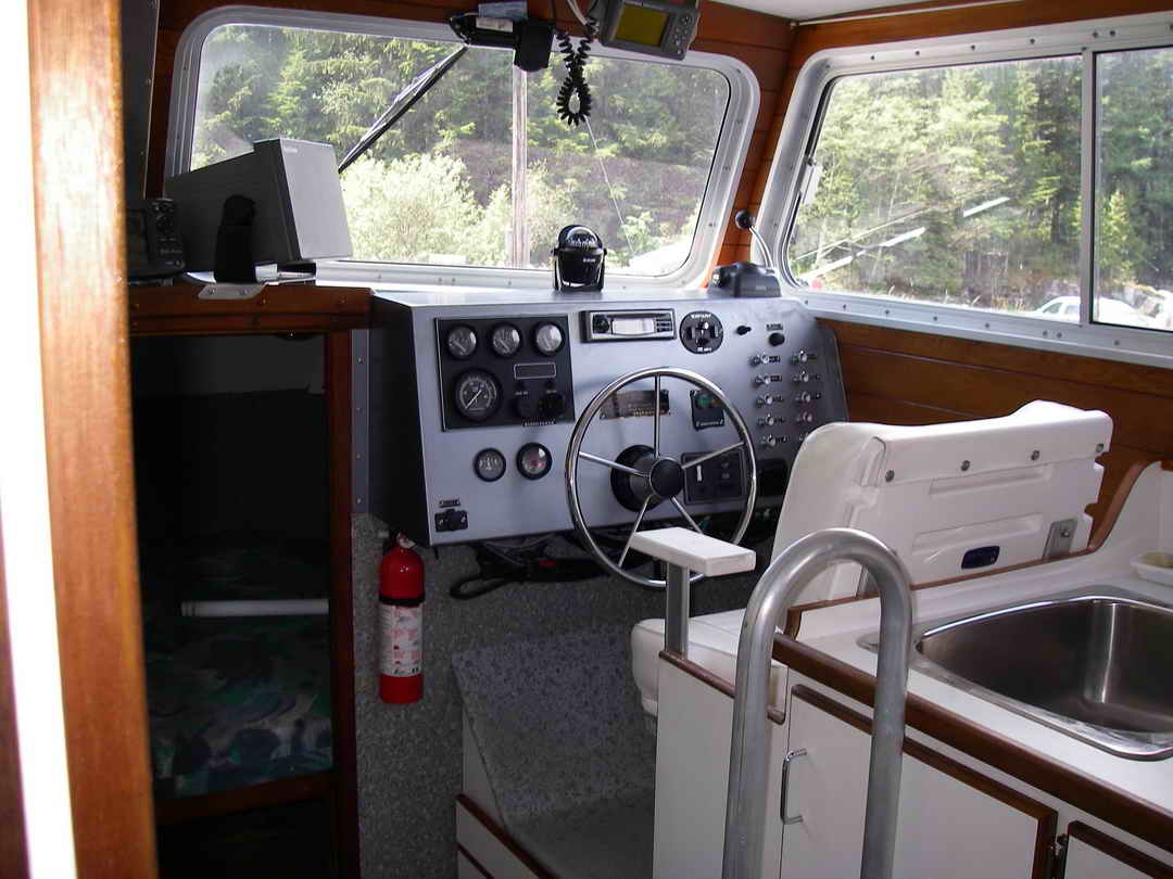 Sport Fishing Cabin Cruiser image 5