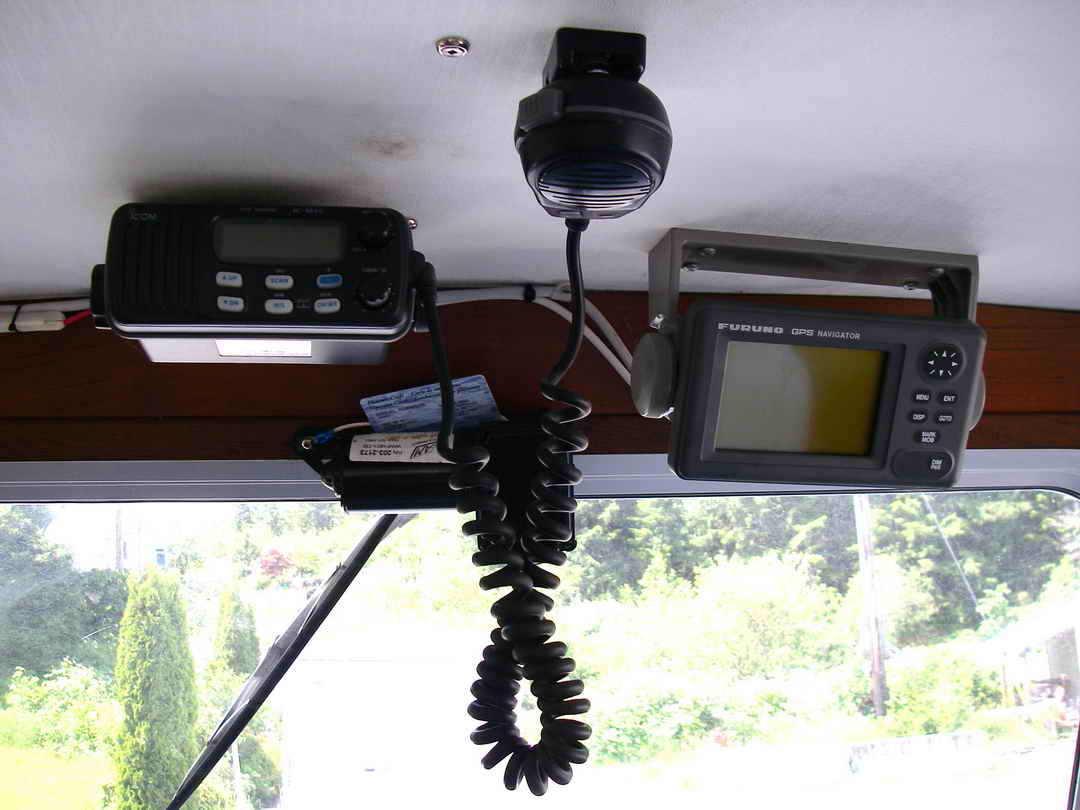 Sport Fishing Cabin Cruiser image 7