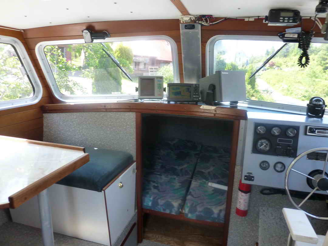 Sport Fishing Cabin Cruiser image 8
