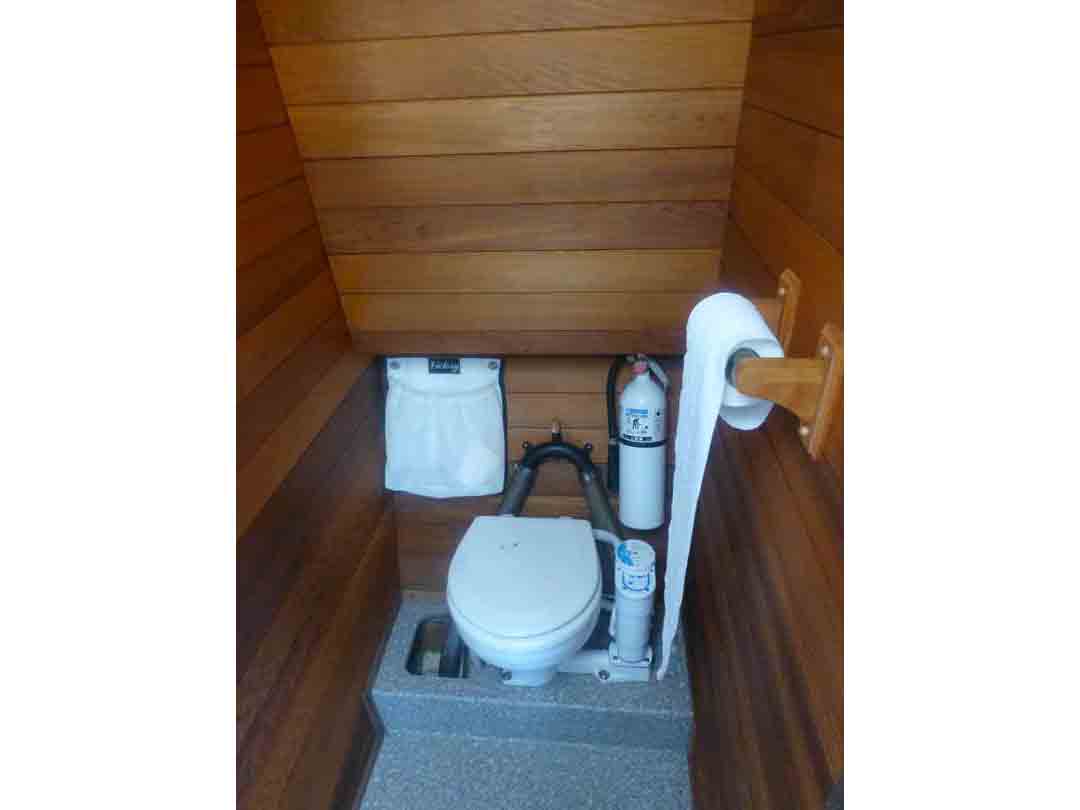 Sport Fishing Cabin Cruiser image 13