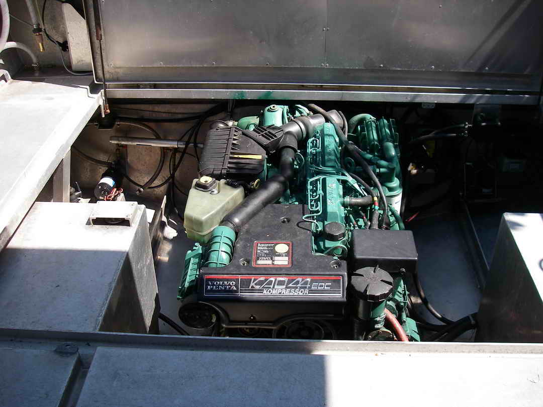 Sport Fishing Cabin Cruiser image 14