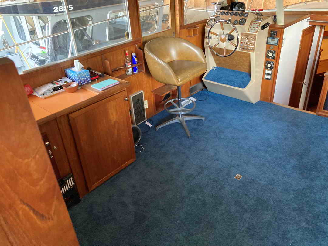 Uniflite Tri Cabin Sport Cruiser image 7
