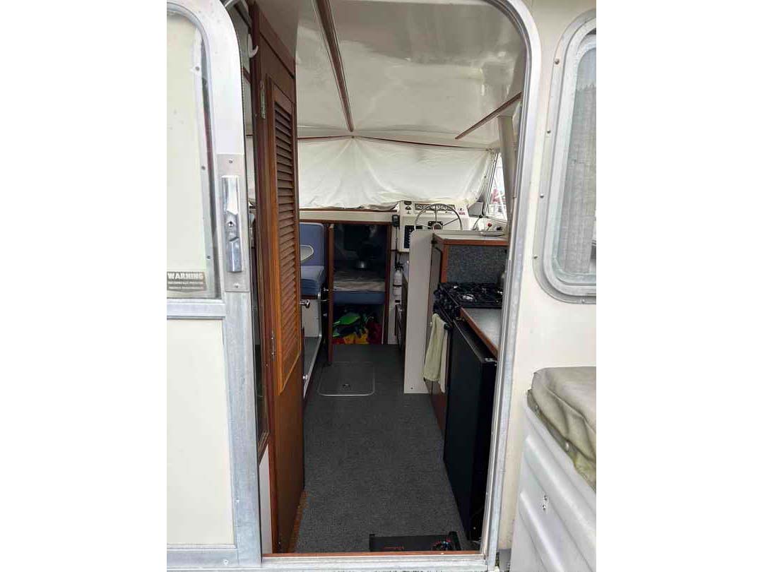 Silverton 28 Sedan Flybridge image 5