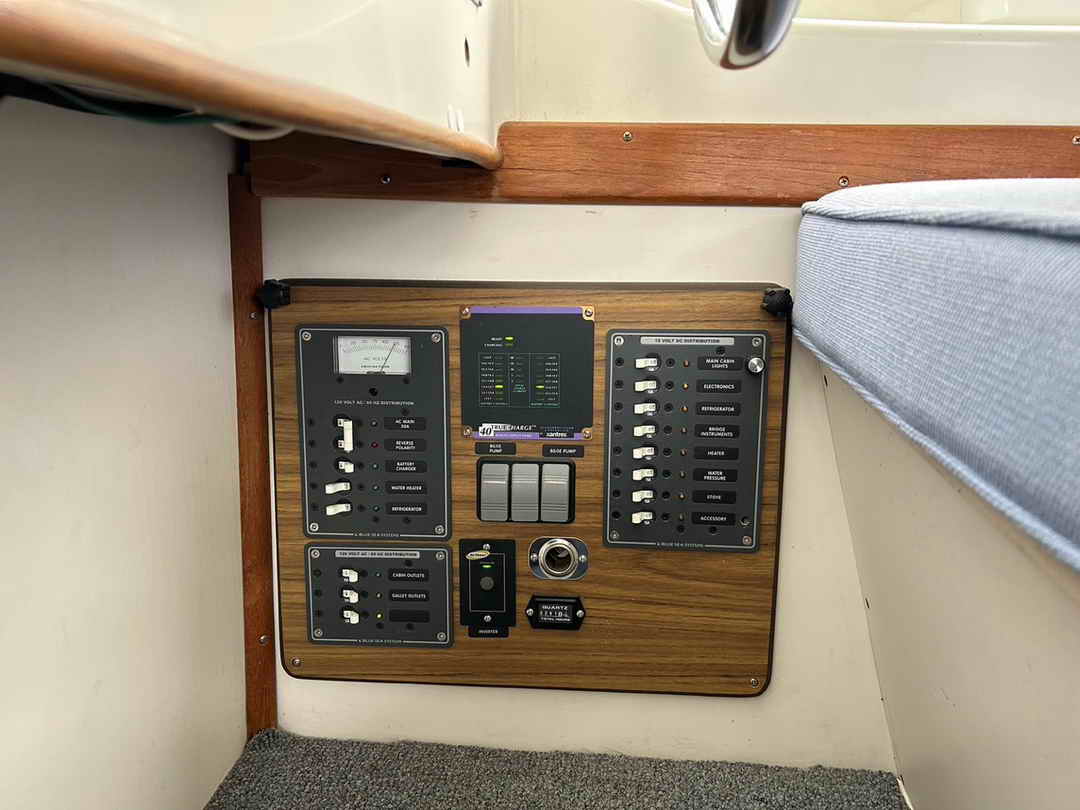 Silverton 28 Sedan Flybridge image 8