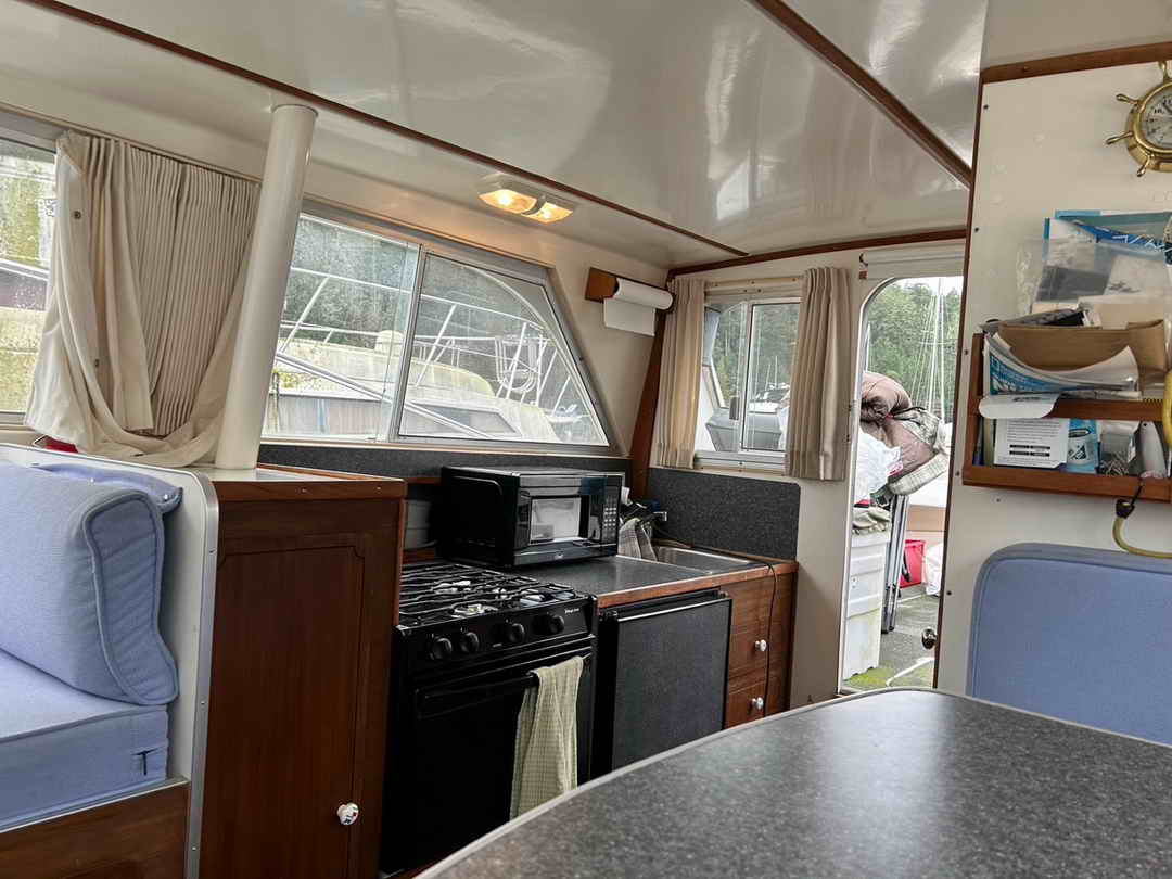 Silverton 28 Sedan Flybridge image 9