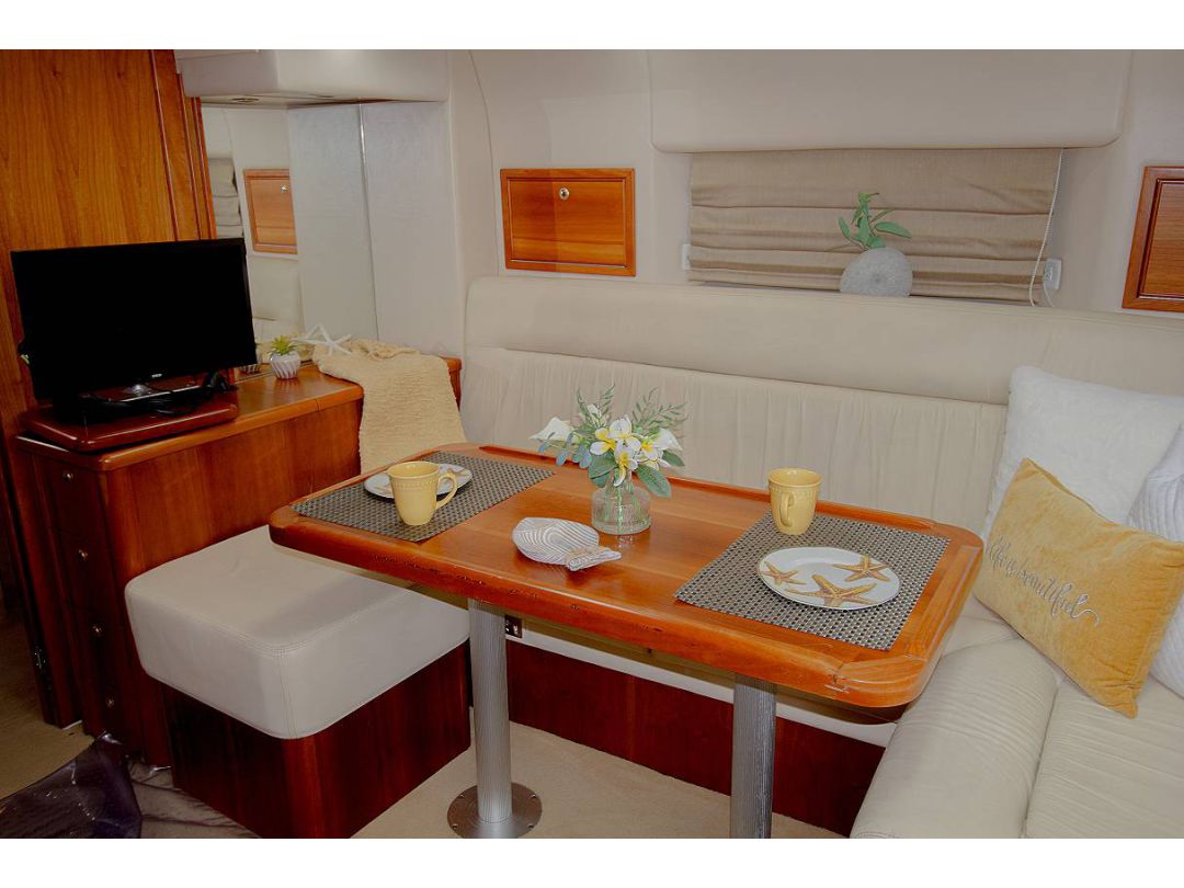 Wellcraft Riviera Sport Cruiser image 12