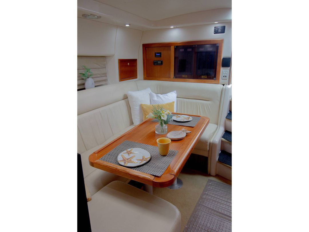 Wellcraft Riviera Sport Cruiser image 13