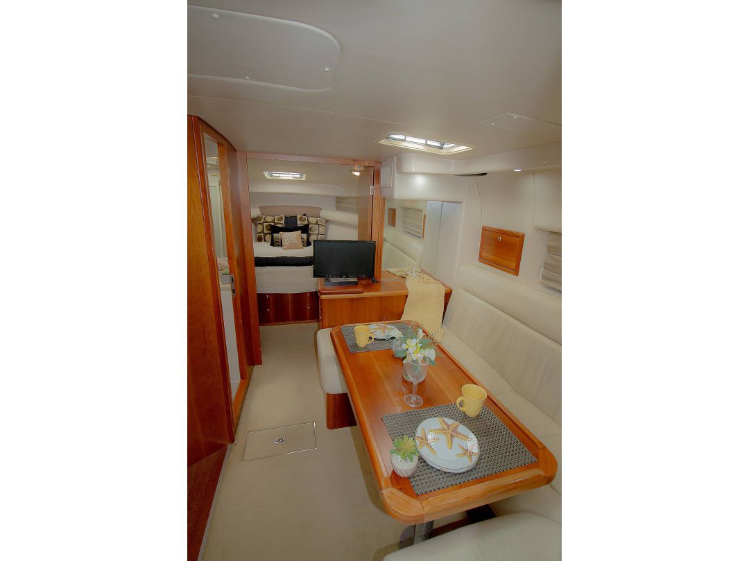 Wellcraft Riviera Sport Cruiser image 47