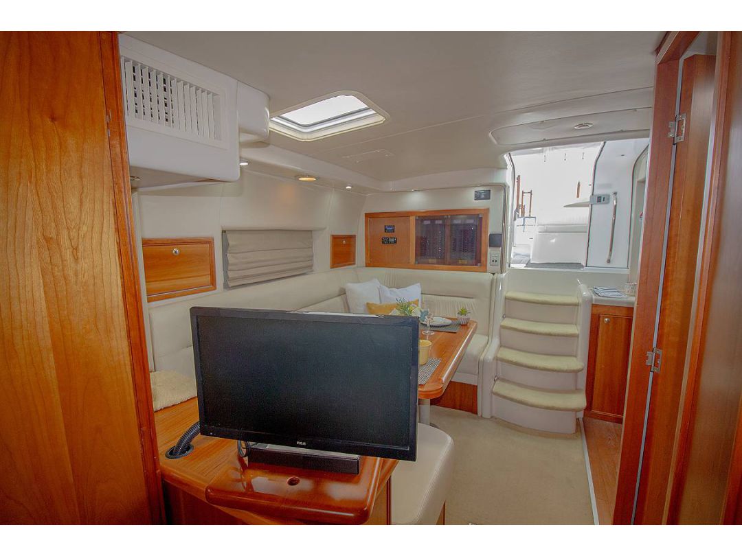 Wellcraft Riviera Sport Cruiser image 48