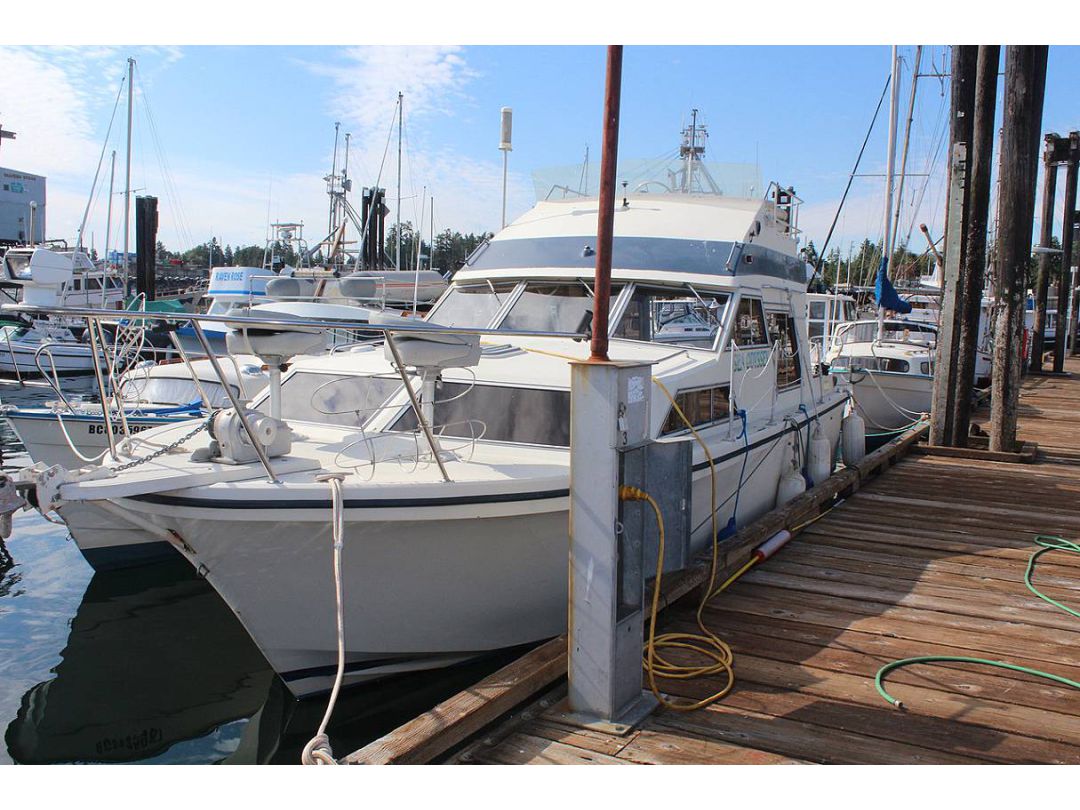 liveaboard wood sailboat