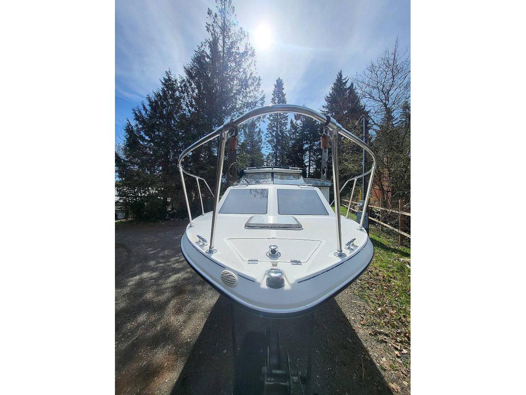 Fiberglass Bayliner 2452 image 3