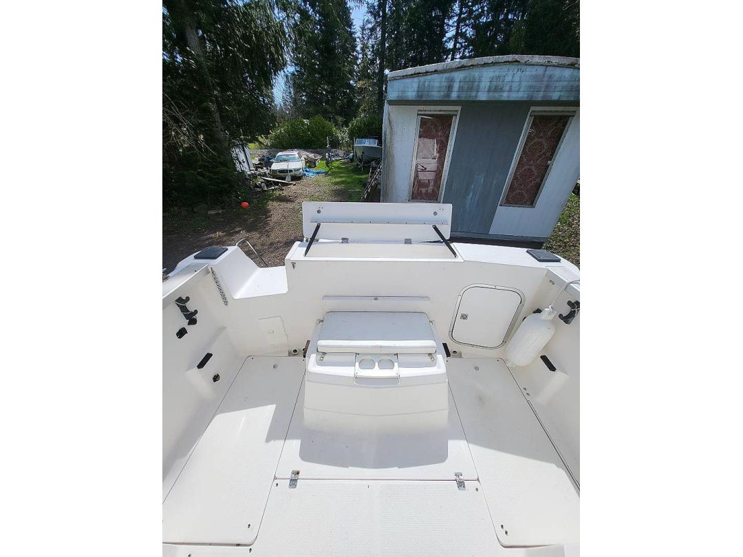 Fiberglass Bayliner 2452 image 10