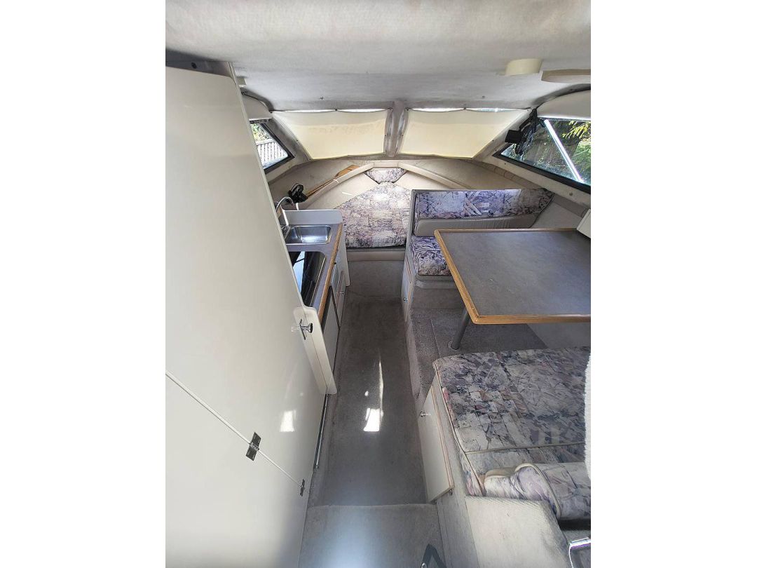 Fiberglass Bayliner 2452 image 17