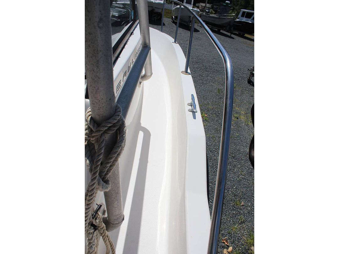 Fiberglass Bayliner Trophy image 9