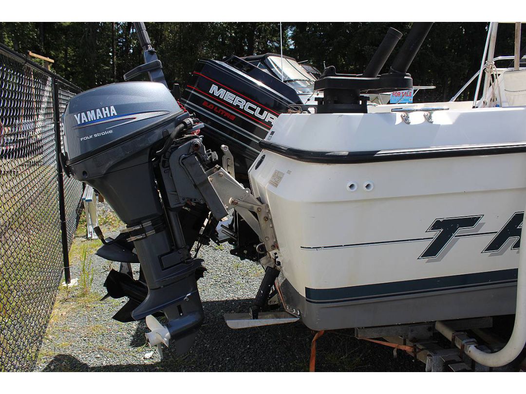 Fiberglass Bayliner Trophy image 10