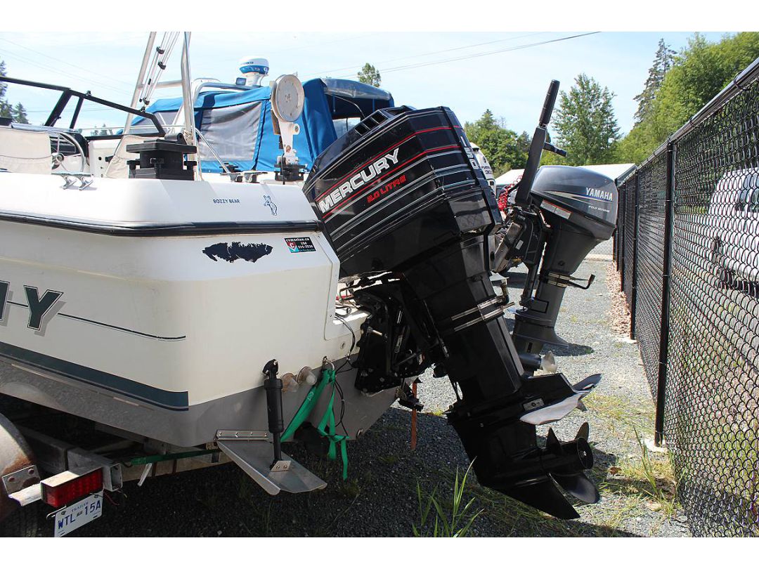 Fiberglass Bayliner Trophy image 12