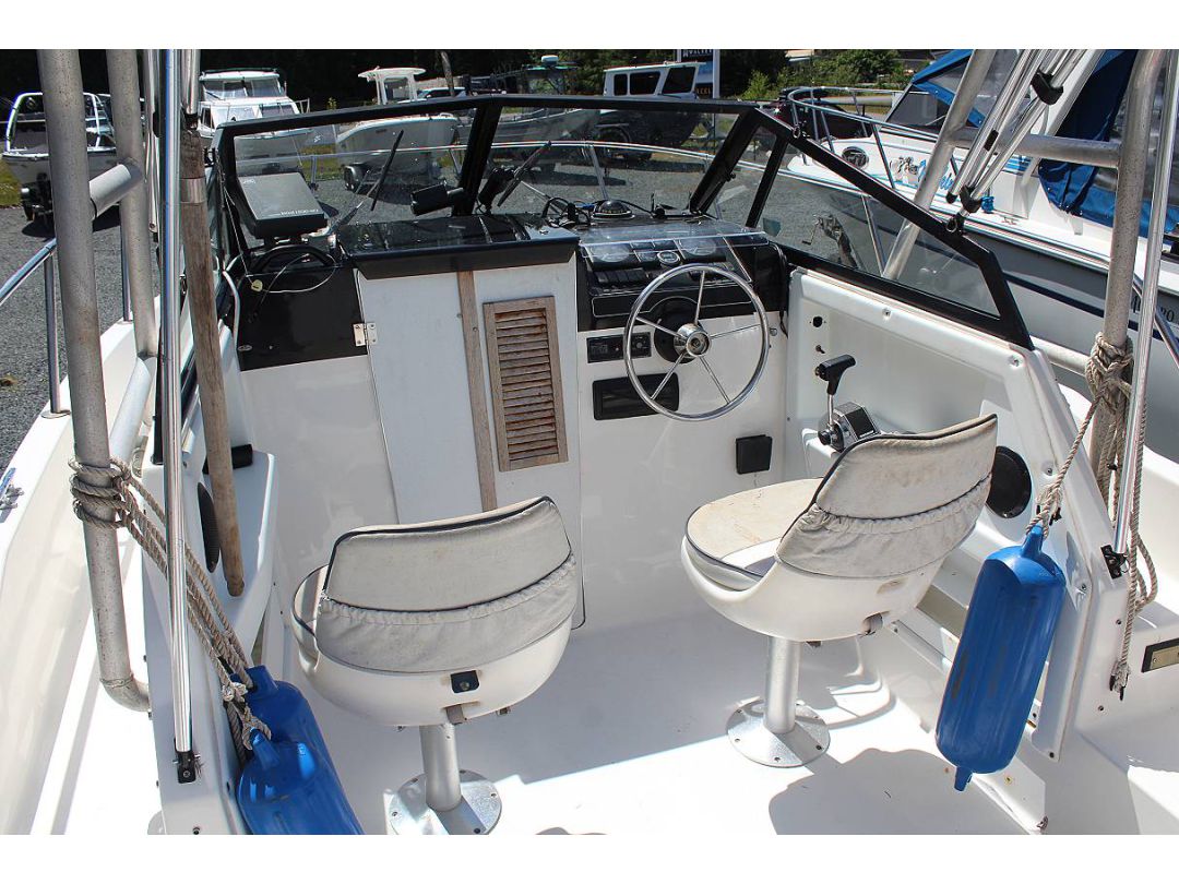 Fiberglass Bayliner Trophy image 14