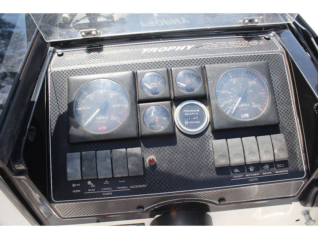 Fiberglass Bayliner Trophy image 15