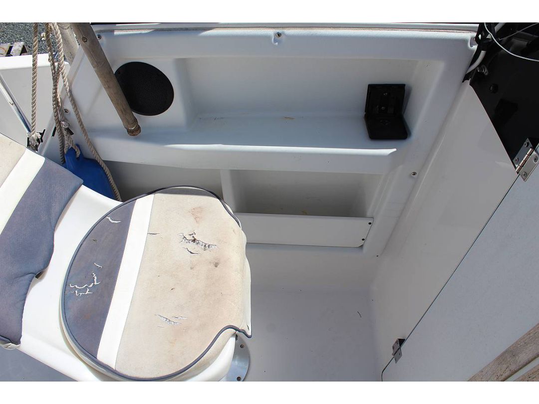 Fiberglass Bayliner Trophy image 17