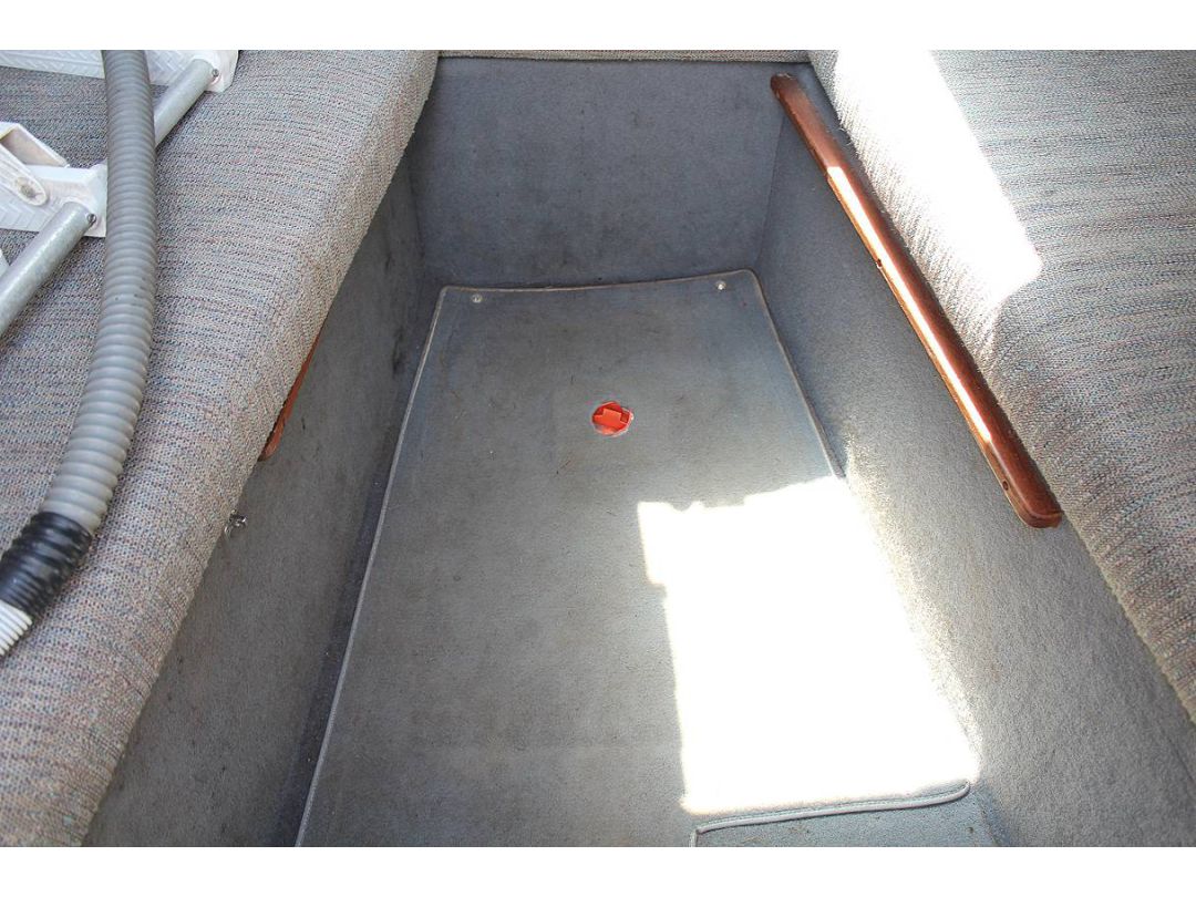 Fiberglass Bayliner Trophy image 25