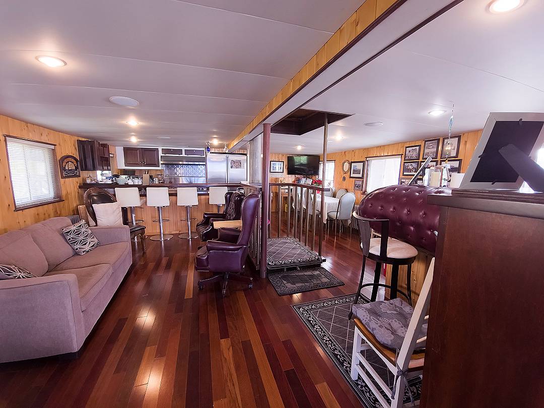 Floating Accommodation image 10