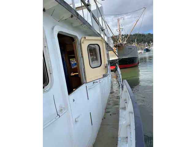 Pleasure Trawler Yacht image 10