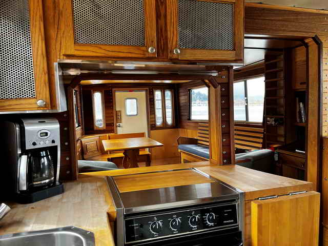 Pleasure Trawler Yacht image 31