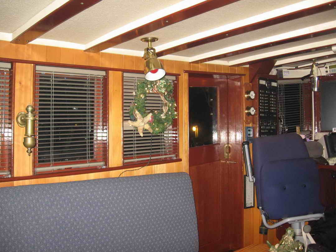 Wood Trawler Yacht image 29