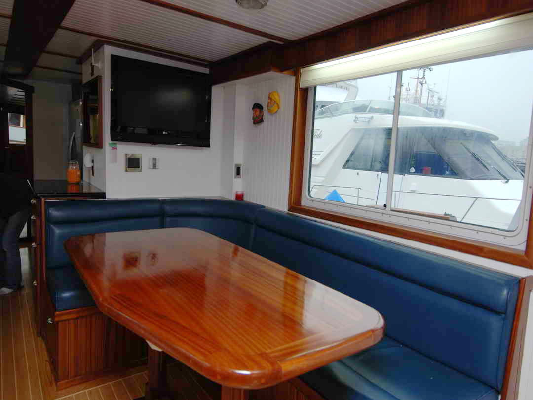 Motor Yacht image 34