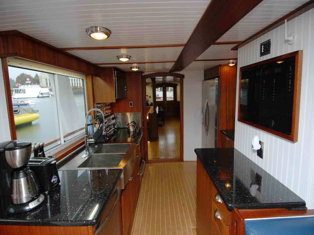 Motor Yacht image 42