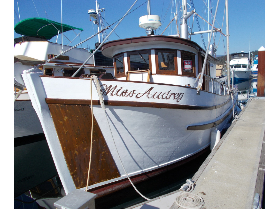 Nakade Cruiser Trawler Live Aboard image 2