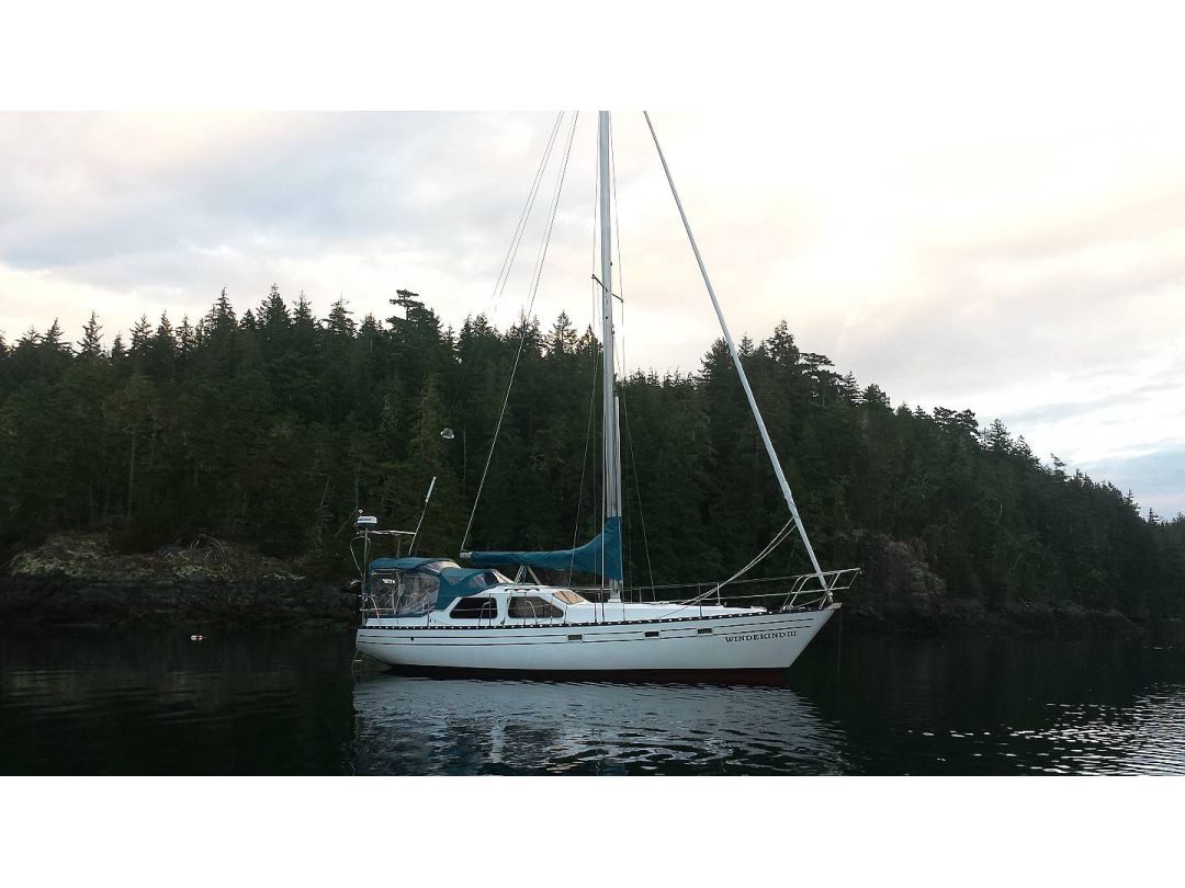 small live aboard yacht