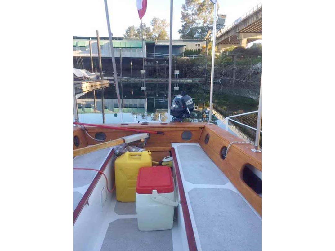 Roberts 36 Pilothouse image 3