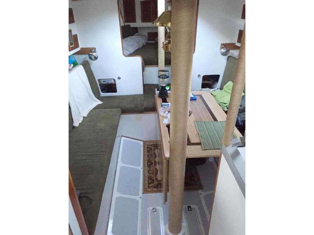 Roberts 36 Pilothouse image 6