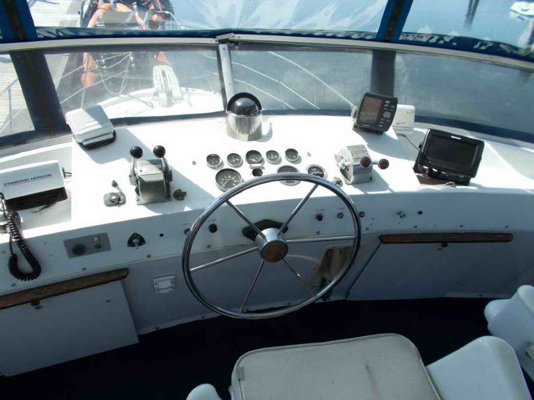 Uniflite Passenger Boat image 6
